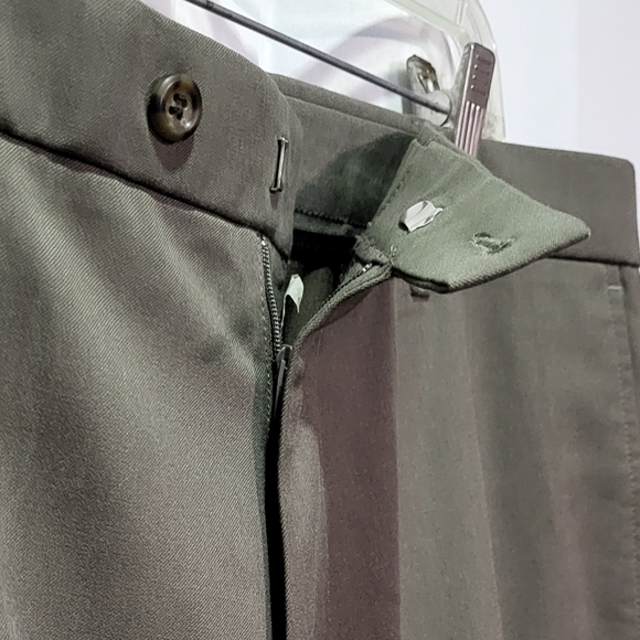Dockers Men's Gray Workday Khakis Classic Fit Pleated Dress Pants Size 38X29 EUC - Picture 5 of 11